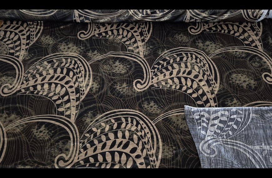 Jersey with Paislies & Golden Foil Polyester Elast Multi-Colored - 150cm