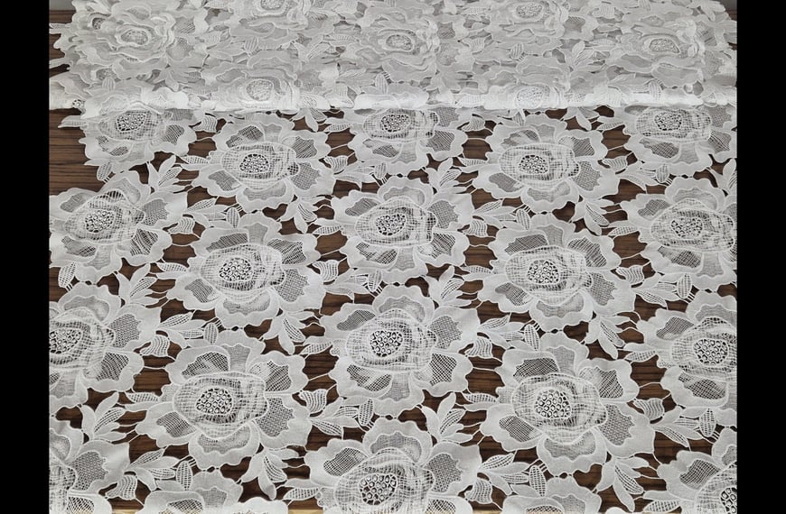 Lace Guipure with Big Roses Polyester Single-Colored - 1cm