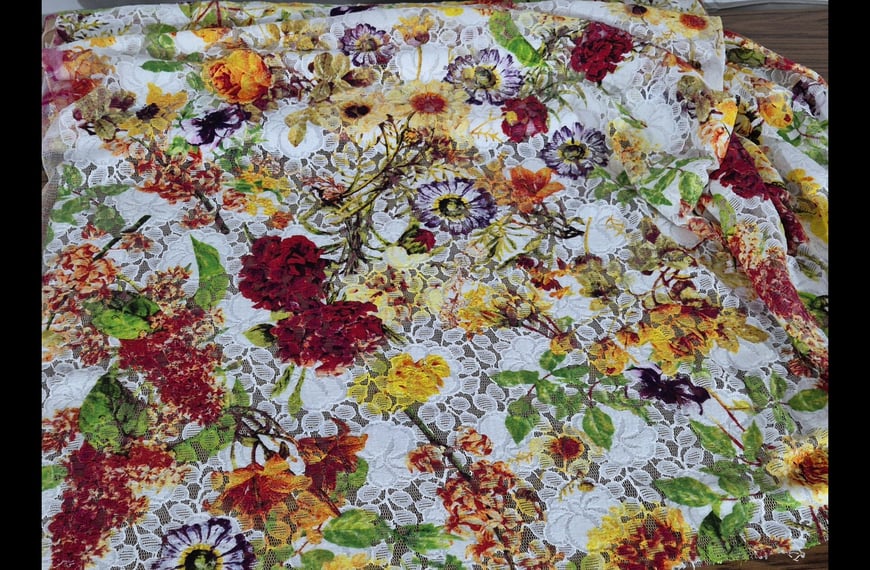 Lace with Flowers Polyester Cotton Stretch Multi-Colored - 150cm