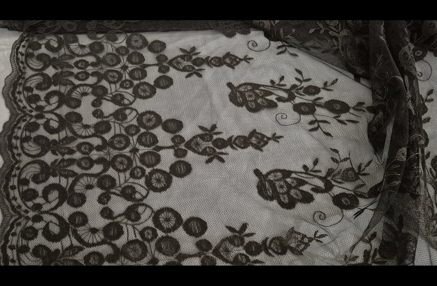 Lace with Border & Circles Acetat Single-Colored - 130cm