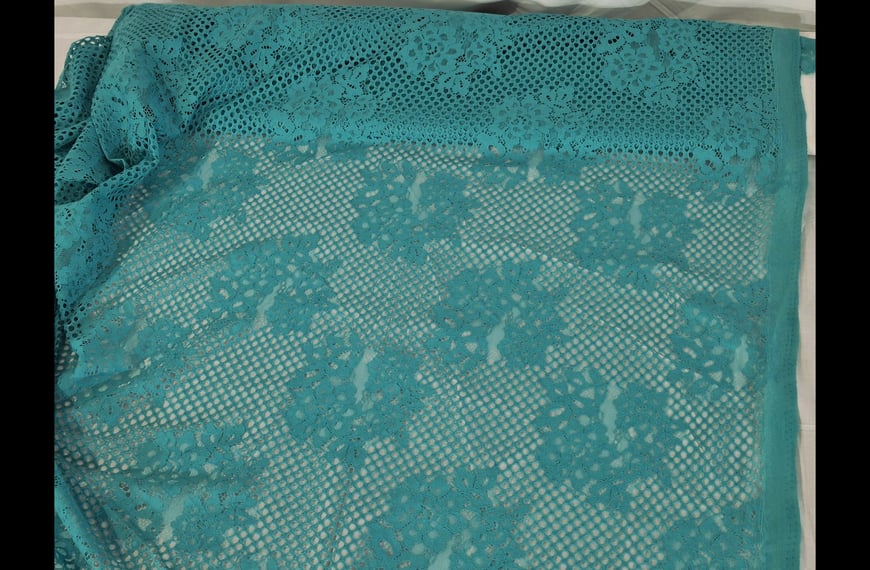 Lace-like Knit with Large Flower Cotton Polyester Single-Colored - 150cm