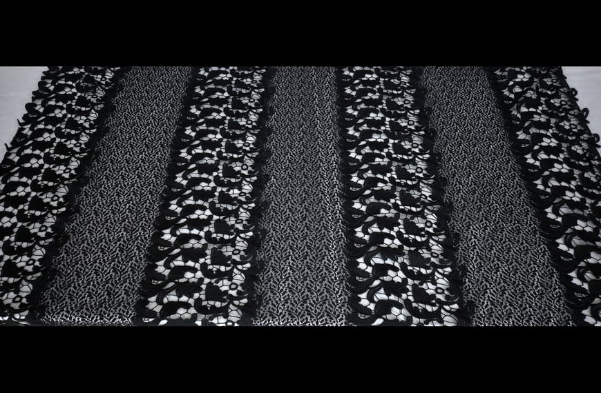 Lace with Leaves in Vertical Lines Polyester Naylon Single-Colored - 120cm