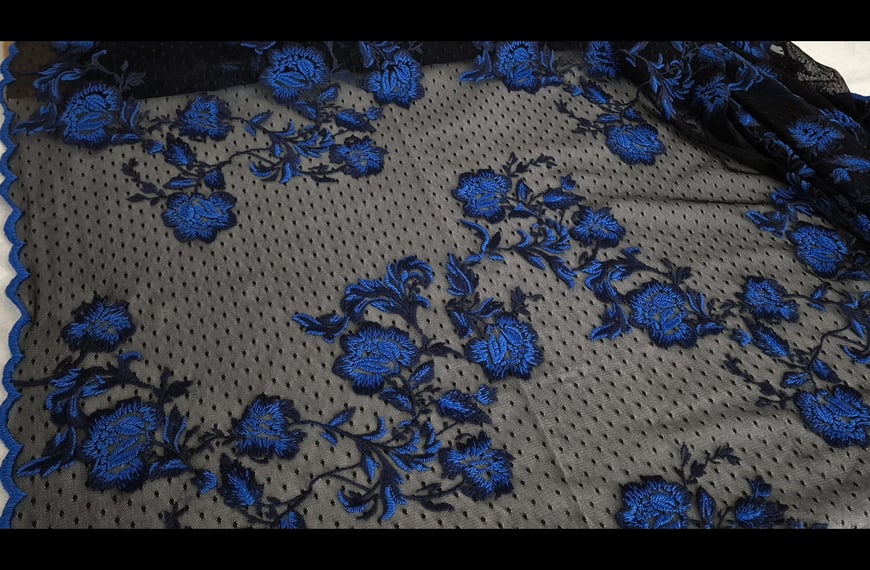 Mesh with Knitted Roses Polyester Single-Colored - 150cm