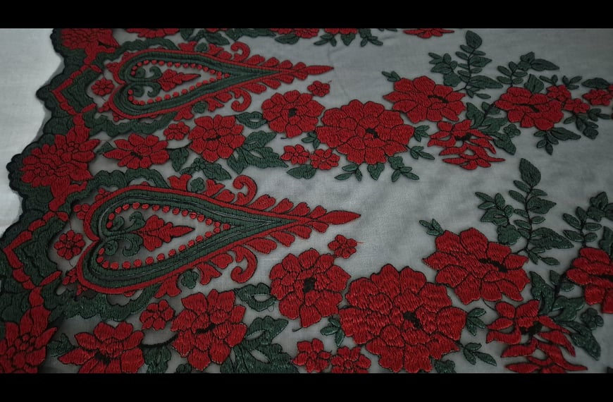 Lace with Vertical Red Flowers Polyester Single-Colored - 130cm