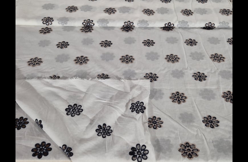 Voile with Daisies & Bronze Sequins Polyester Cotton Multi-Colored - 150cm