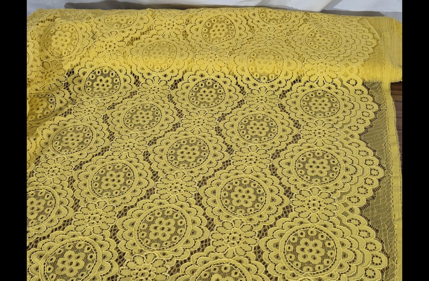 Lace with Daisies in Round Frames Polyester Viscose Single-Colored - 150cm