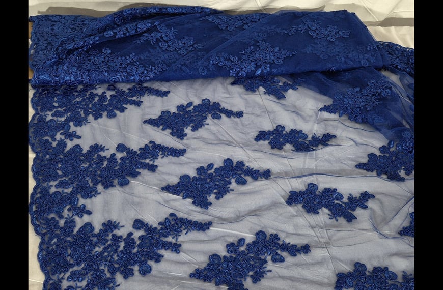 Lace with Sparse Roses Polyester Single-Colored - 140cm