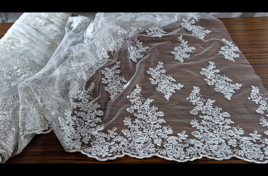 Lace with Sparse Roses Polyester Single-Colored - 140cm