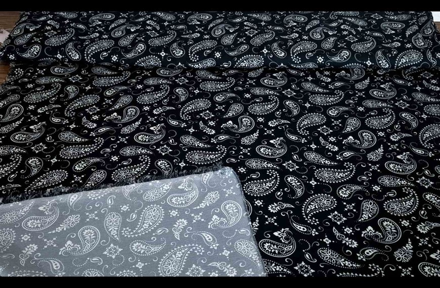 Georgette with Small Paislies Polyester Multi-Colored - 150cm