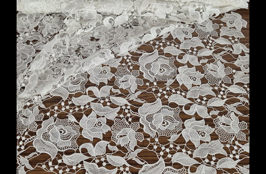 Lace Guipure with Big Roses & Leaves Polyester Single-Colored - 130cm