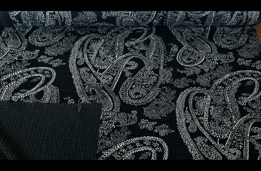 Pleated wth Paislies Polyester Elastin Multi-Colored - 150cm