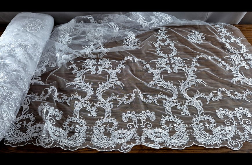 Lace with Paislies & Sequin Polyester Single-Colored - 150cm