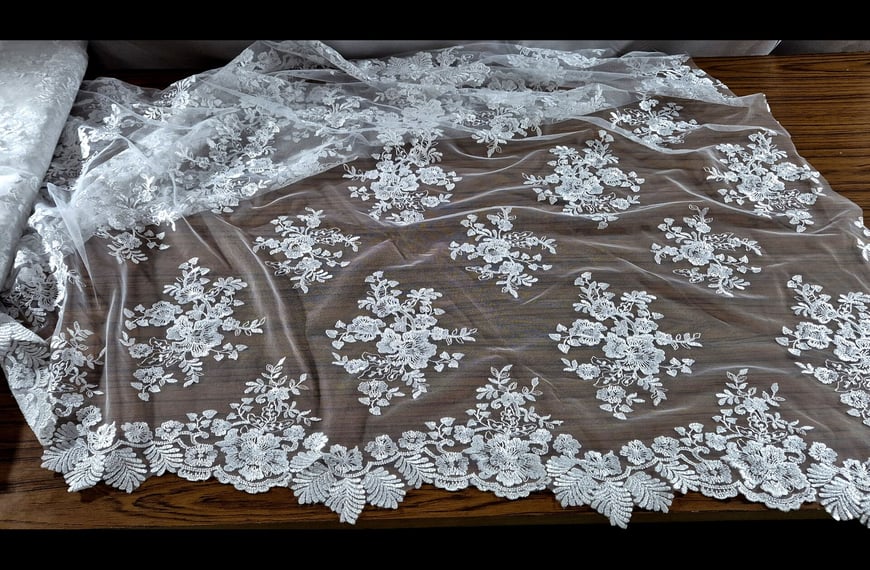 Lace with Paislies & Sequin Polyester Single-Colored - 150cm