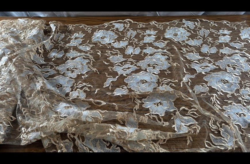 Lace with Metallic Roses Polyester Multi-Colored - 150cm